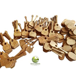 Llavero de brújula con modelo de guitarra de madera hecho a mano, ecológico, portátil, duradero, miniaturas de instrumentos musicales, perfecto para regalos corporativos - Product Image 1