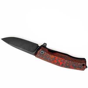 Couteaux pliants à manche à motifs noir et rouge avec lame foncée, clip de poche en métal, ouverture par flipper et poignée texturée pour usage quotidien en extérieur - Product Image 5