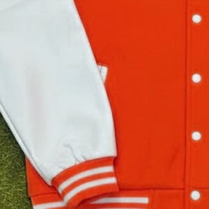 Chaqueta Varsity Premium con Logotipo Personalizado, Chaqueta Letterman de Lana con Mangas de Cuero, Chaqueta de Béisbol Estilo Urbano Unisex - Product Image 6