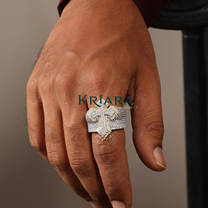 Bague pour homme en argent 925 plaqué or avec diamants de laboratoire de couleur D, taille brillant rond, style luxueux, bijoux à porter au quotidien - Product Image 3