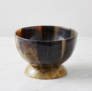 Bol de service en corne polie fait main, vintage, marron rayé, sur pied, décoratif, parfait pour la vaisselle de table à la maison - Product Image 1