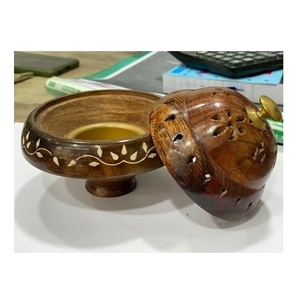 Quemador de Incienso de Madera Hecho a Mano con Tapa en Forma de Pirámide y Cierre de Latón, Difusor de Aromaterapia para Uso en Todas las Estaciones - Product Image 5