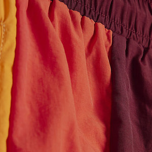 Short de bain décontracté pour homme à blocs de couleur, séchage rapide, taille à cordon de serrage, design à empiècements, longueur courte - Product Image 4