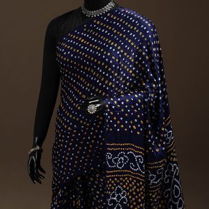 Sari Bandhani de seda pura hecho a mano para mujer - Product Image 2