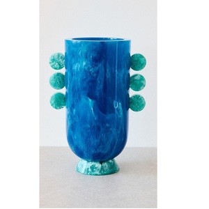 Vase en résine écologique, forme irrégulière, motif rayé, nouveau style, design fantaisie, best-seller, nouvelle conception, tendance, gravé à la main, artisanat - Product Image 3