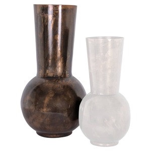 Vase de table en bronze fait main au design esthétique et épuré, base ronde, col effilé, vase décoratif en métal au design traditionnel - Product Image 3