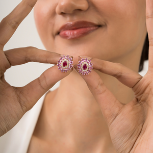 ต่างหูเพชรพลอยธรรมชาติคุณภาพสูง OEM ODM พิงค์แซฟไฟร์ ทับทิม และเพชรทรงดอกไม้ ประดับด้วยทองคำแท้ 14K - Product Image 2