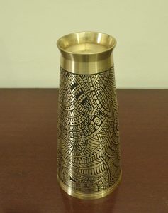 Vaso Patiala de Latón con Diseño Kalamkari Hecho a Mano, Vaso Tradicional para Lassi |   Vajilla Premium para Servir Leche, Jugo y Agua - Product Image 5