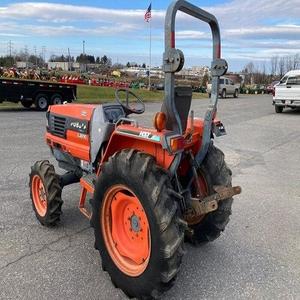 Tractor agrícola confiable que ofrece una gran capacidad de elevación, excelente eficiencia de combustible y una experiencia de conducción cómoda. - Product Image 3