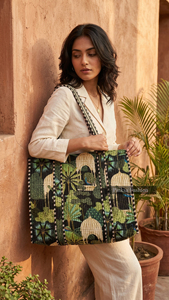 Sac fourre-tout matelassé en coton indien imprimé à la main motif paon floral, sac de plage et de week-end pour femme, fabricant de Jaipur - Product Image 3