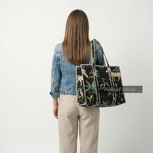 Bolsa de Mano de Algodón Acolchado con Estampado Botánico y Animal de Jaipur, Hecha a Mano, Gran Capacidad, Ecológica, Reutilizable, para Compras - Product Image 3