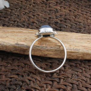 แหวนเงินแท้ 925 ประดับไคยาไนต์ทรงเหลี่ยมธรรมชาติ ดีไซน์คลาสสิก เหมาะสำหรับเป็นของขวัญในโอกาสแต่งงานและวันครบรอบสำหรับผู้หญิง - Product Image 4