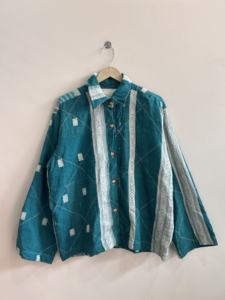 Veste ample vintage recyclée Kantha faite à la main, chemise unisexe - Product Image 2