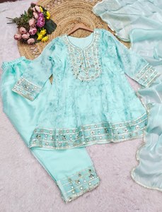 Ensemble de luxe bleu poudré : Kurti court à imprimé floral et œillets, richement orné de broderies miroir, pantalon palazzo large et dupatta - Product Image 3