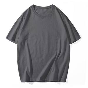 เสื้อยืดคอกลมแขนสั้นผ้า CVC หวีอย่างดี น้ำหนัก 180 กรัม จากโรงงาน OEM สีพื้นเรียบง่าย ทรงเข้ารูป สไตล์ลำลอง - Product Image 5