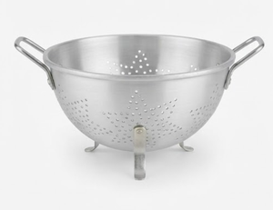 Passoire en acier inoxydable avec poignées et support, passoire de cuisine durable pour fruits et légumes, ustensiles de cuisine élégants et essentiels - Product Image 4