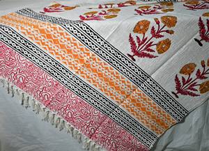 Manta Decorativa Moderna con Estampado Floral, Hecha a Mano en India, 100% Algodón Orgánico, Ecológica, Suave, con Borlas - Product Image 3