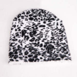 Bonnet personnalisé à imprimé léopard avec logo pour les marques de vêtements américaines, collections de vêtements en gros. - Product Image 5
