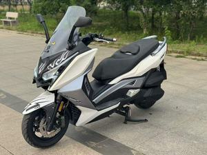 Scooter Maxi 318 à Forte Demande, 250cc Monocylindre Refroidi par Eau, Touring ABS TCS, Idéal pour les Trajets Quotidiens en Ville - Product Image 1