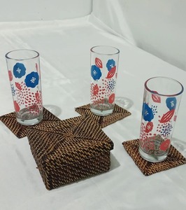 Alfombrillas cuadradas básicas de ratán para uso diario, protegen las superficies de la condensación o derrames y los escritorios de la oficina de las tazas. De la India. - Product Image 2