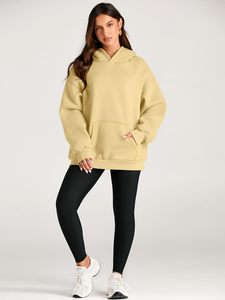 Sudadera con capucha para mujer de estilo casual encantador, diseñada para un movimiento cómodo con una apariencia limpia y un atractivo moderno y actual. - Product Image 3