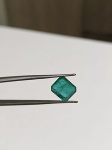 Esmeralda verde de corte octogonal de 5.29 ct, piedra preciosa natural suelta para anillos, pendientes y collares. - Product Image 4