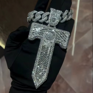 จี้รูปกางเขนแบบฮิปฮอปประดับเพชรเต็มเม็ด สร้อยคิวบันสำหรับผู้ชาย สร้อยเพชรโมอิสซาไนต์แบบหยาบ  งานจิวเวลรี่สั่งทำได้ - Product Image 1