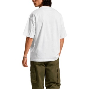 T-shirt personnalisé en gros avec motif graphique blanc pour homme, décontracté, imprimé, à manches courtes, en coton lavé - Product Image 4
