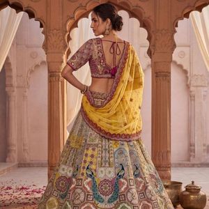 Blouse prémium semi-cousue style patchwork avec miroir à main, ornements Kundan, Dabka, Zari, Dori, et Lehenga avec dupatta en tulle - Fabricant - Product Image 4