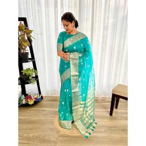 ชุดส่าหรีผ้าไหมออร์แกนซ่าสีทองผ้าโปร่งบางสำหรับงานส่าหรีพร้อมกระโปรงท้องฟ้า - Product Image 1