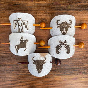 Barrette à cheveux en cuir de vachette faite à la main avec gravure au laser avec bâton pour épingle à cheveux en cuir véritable personnalisé pour femmes - Product Image 4