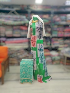 Tela Marrón para Tejido Dirac Alemán Ecológico con Estampado Floral Blanco |   Vestido de Novia de Lujo para Niñas con Bordado a Juego - Product Image 3