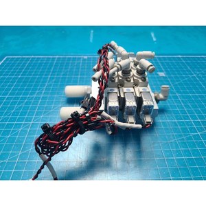 Vanne solénoïde 5 ports SMC SY5220-5LZ-01, utilisée comme pièce détachée pour équipement semi-conducteur Legacy - Product Image 1
