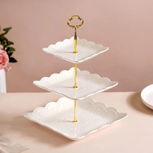 Support à dessert moderne en résine, design élégant avec surface lisse, idéal pour la mise en scène de table contemporaine et le service de desserts – Résine élégante - Product Image 2