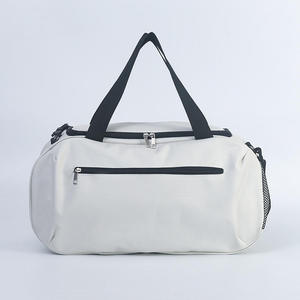 Bolsa Deportiva Ligera Premium con Compartimento Independiente para Zapatos y Tela Resistente al Agua para Viajes y Fitness - Product Image 4