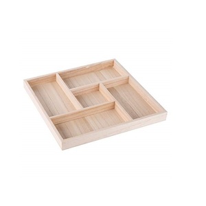 Bandeja de Servir Cuadrada de Madera Premium con Divisiones para Aperitivos, Frutos Secos y Bocadillos - Product Image 1