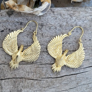 Boucles d'oreilles créoles aigle volant en or faites à la main, style tribal, bohème, ethnique, pendantes, pour femme, Hari Om Creations HOC - Product Image 3