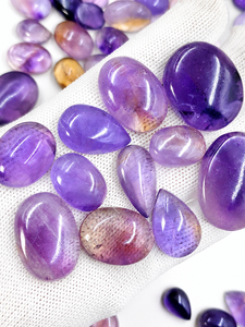 Lot de pierres précieuses cabochons en améthyste violette naturelle |   Cabochons ovales de formes variées en forme de poire |   Pierres précieuses polies en vrac pour la fabrication de bijoux - Product Image 1