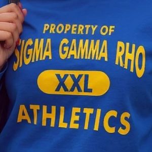 Sudadera con cuello redondo Sigma Gamma Rho Athletics, suéter de forro polar personalizado para hermandades griegas, ropa deportiva universitaria, ropa informal de calle - Product Image 2