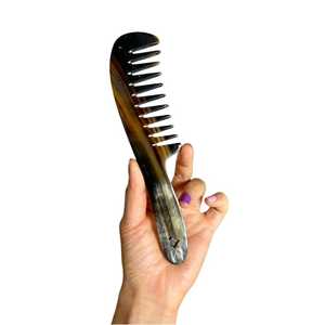 Peigne à cheveux en corne de buffle de forme naturelle, fait main, moderne, écologique, avec logo personnalisé, de qualité supérieure, pour la maison ou les voyages - Product Image 3