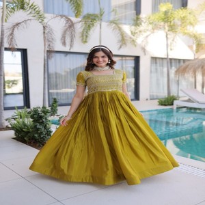 Vestido de Diseñador VASTRA COTTAGE con Lentejuelas, Bordado Zari, Cuello Cuadrado, Algodón, Forro Completo, Vestido Largo de Fiesta para Mujer - Product Image 6