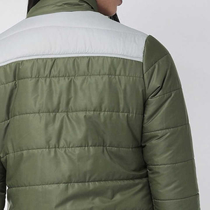 Chaqueta Acolchada Verde Oliva para Mujer con Bloques de Color Blanco, Cuello Alto, Manga Larga, Relleno de Poliéster, para Otoño - Product Image 3