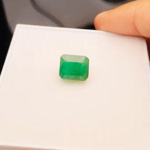 มรกตทรงเหลี่ยมธรรมชาติ 6.10 กะรัต คุณภาพดี สีเขียวสวยงาม ขัดเงาอย่างดี เหมาะสำหรับทำเครื่องประดับทุกชนิด - Product Image 4