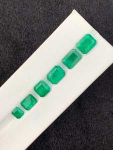 Lote de Esmeraldas Naturales Verdes Facetadas Sueltas para Joyería BALAJI GEMS and JEWELLERY en Tamaños Variados - Product Image 6