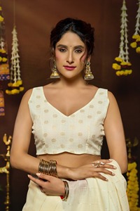 Dernier modèle de sari indien en coton et soie, de créateur, pour soirée et mariage, pour femmes, en soie Georgette brodée, avec chemisier - Product Image 4