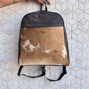 Mochila de piel de vaca con estilo Unisex al por mayor en estilo de moda occidental Forro de cuero genuino Cierre de cremallera Mochila escolar impermeable - Product Image 1