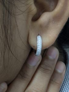 ต่างหูเพชรทรงกลมคลาสสิก 1 กะรัต เพชรเพาะเลี้ยงในห้องปฏิบัติการ ต่างหูเพชรระยิบระยับสำหรับผู้หญิง ทองคำขาว 14K แท้ - Product Image 6