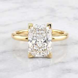 แหวนเพชรทรงรัศมี 3 กะรัต ทองคำขาว 14K ได้รับการรับรองจาก IGI เพชรเพาะเลี้ยงในห้องปฏิบัติการ ระดับความสะอาด VS1 สี F สำหรับผู้หญิง แหวนหมั้นหรูหรา - Product Image 4