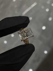 Bague en diamant de laboratoire taille radiant 3 carats VS1 en or jaune 18 carats pour fiançailles et mariage - Product Image 3