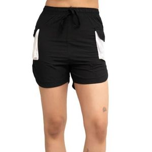 Shorts de sport noirs pour femmes avec empiècements latéraux blancs, taille à cordon de serrage, légers, pour la course et l'entraînement - Product Image 3